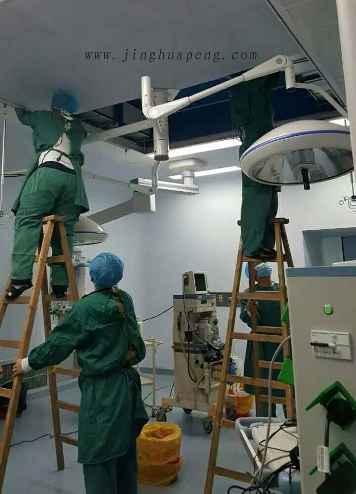 专业人员正在对医院洁净手术室更换高效空气日皮免费视频
