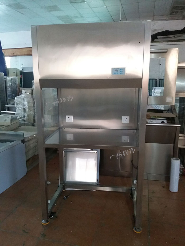 升降门超净工作台又称为升降门洁净工作台、推拉门超净工作台、无菌工作台