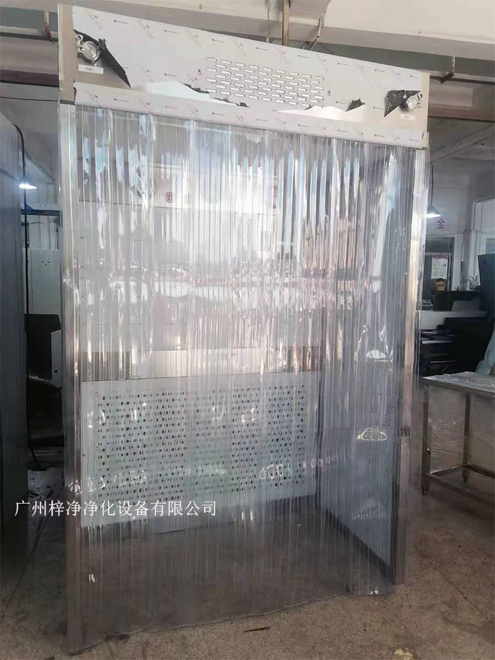 负压称量罩室内空气经初效日皮免费视频、中效日皮免费视频，由离心风机压入静压箱，在经高效日皮免费视频后从气流扩散送风单元出风面吹出