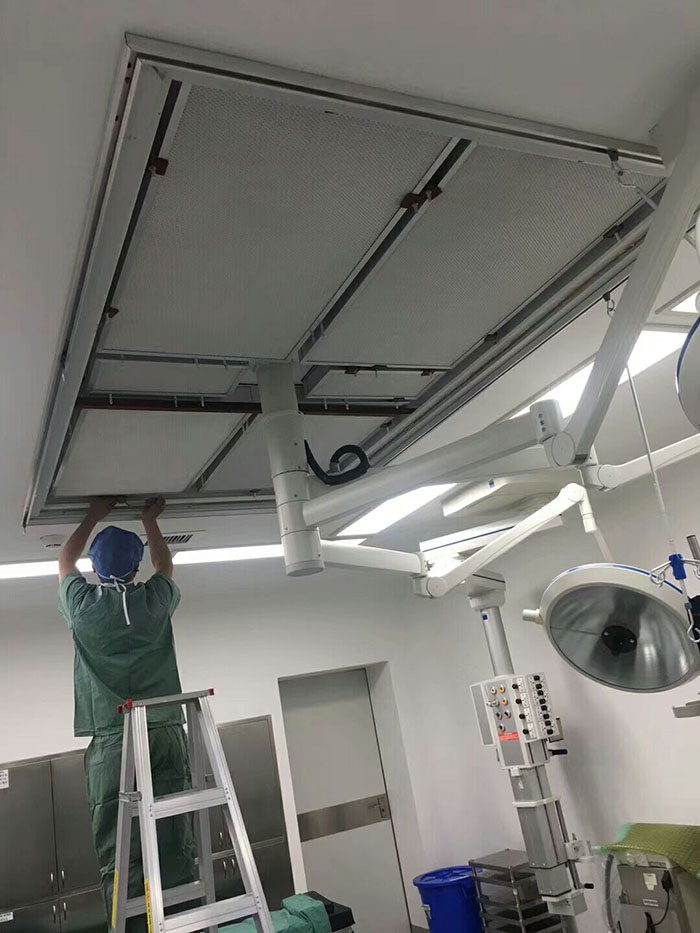 手术室洁净层流送风天花高效日皮免费视频更换现场实拍图